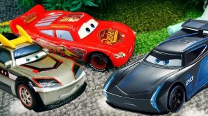 МУЛЬТИКИ ПРО МАШИНКИ 🚗 МАКВИН И ДРУЗЬЯ ОТПРАВЛЯЮТСЯ В ПУТЕШЕСТВИЕ ПО ПУСТЫНЕ.СПЛОШНОЕ БЕЗДОРОЖЬЕ