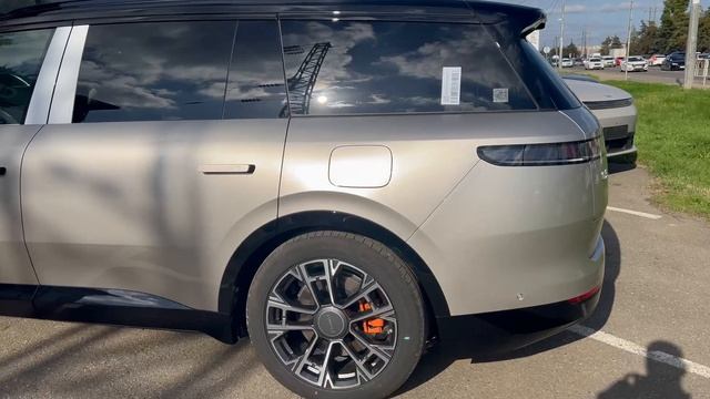 Видео для объявления на Авито - в продаже Lynk  Co 2025 - шампань.