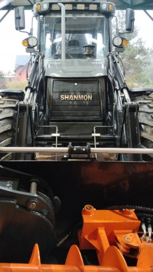 Сравнение экскаваторов-погрузчиков Shanmon 388H (III, 2024) и JCB 3CX SUPER (2005) (эргономика).