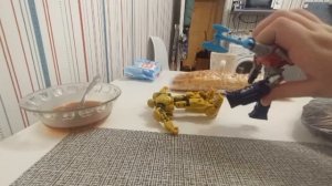 Кибертрон би127  против  Кибертрон Оптимус прайм(Орион пакс)