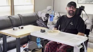 Neuralink показал, как управляет роботизированной рукой