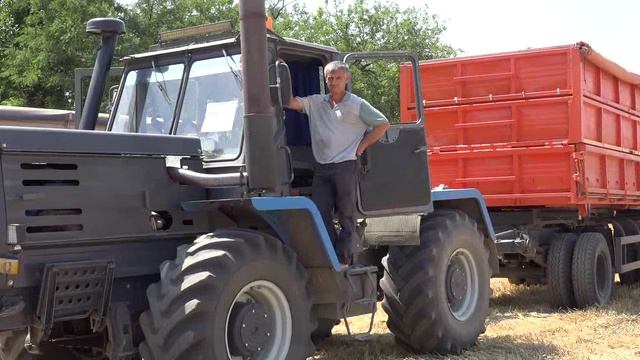 Уборка пшеницы в хозяйстве Аслана Зезарахова смотреть онлайн