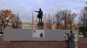 Памятник Пушкину за забором, Русский музей, Михайловский театр в Санкт-Петербурге