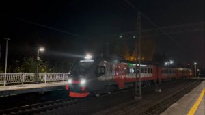 «По темени!» Электропоезд ЭП2ДМ-0309 на ст.Парголово, октябрь 2025 года
