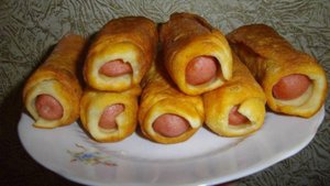 Жареные сосиски в тесте.