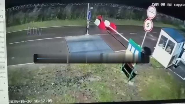 38-летний адвокат на автомобиле протаранил шлагбаумы и сбежал в Венгрию