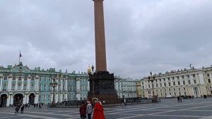 Побывать в Петербурге значит побывать на Дворцовой площади