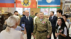 Герой России у мирнинских волонтеров