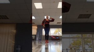 Туториал Танцы 💃 Волны руками одновременно и поочерёдно 🌊 бабочка 🦋 уроки танцев 🐝