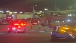 В Нью-Йорке два самолета столкнулись при рулежке в аэропорту