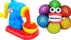 Мультики для детей. Мячики из слайма против мясорубки. Смотреть Мультики залипалки для малышей