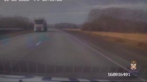 В Омской области дорожные полицейские оперативно доставили женщину с серьёзной травмой в больницу