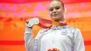 Два золота и серебро: Мельникова – главная звезда чемпионата мира в Джакарте