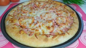 Домашняя пицца с колбасой сыром и помидором🍕