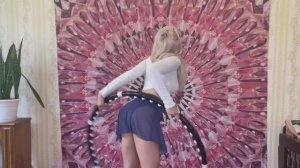 Тренировка с хула-хупом