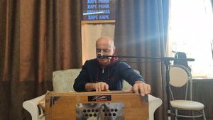 Киртан Ади-раса прабху на воскресной программе