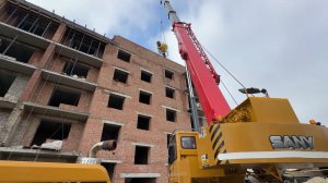 251031 Югорские строители заново возвели пять этажей в трёх подъездах дома в Авдеевке