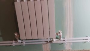 Продолжаю делать пластиковое отопление . Две комнаты полностью прошёл .
