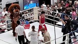 Бокс на ринге на Московской  международной выставке  "Образование и карьера". 31.10.2025 г. Россия.