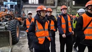 Студенты МРТК вживую увидели карьерный самосвал