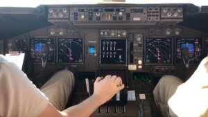 Заход на посадку в Новосибирске на Боинг 747-400 в условиях сильной болванки.