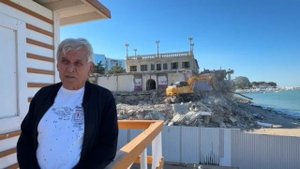 Сносят историческое здание на набережной Геленджика "Яхта", построенное в 1973 году.

Сергей Шмелёв