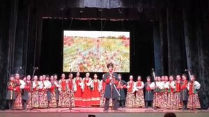 5 На горе стоит казак