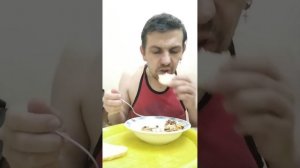 Мукбанг обжор яичница с жареным луком и майонезом