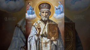 Две женщины стояли у иконы...