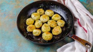 Жареные пельмени на сковороде