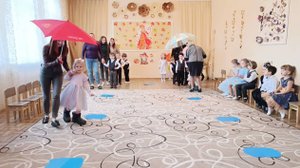 МЫ В РЕЗИНОВЫХ ГАЛОШАХ. Игра на празднике Осени.