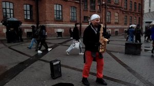 Питер Саксофонист выступает