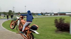 В Киришах ребёнок угнал мотоцикл.mp4