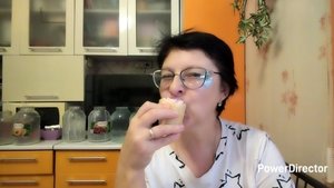 02-11-2025 Мне низкокалорийное мороженное, а курам кости.