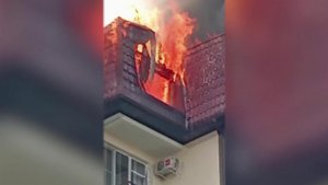 Очевидцы рассказали о спасении девушки с ребенком из горящей квартиры в Сочи