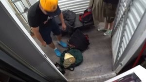 АУКЦИОН КОНТЕЙНЕРОВ В США.Сейф в старой бабушкиной кладовке. Золото и антиквариат. Повезло!