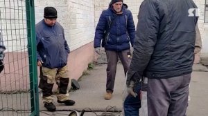 Ярославцев заставили демонтировать незаконные ворота у многоквартирного дома