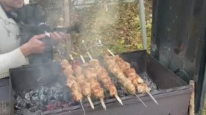 Краш готовит Шашлык