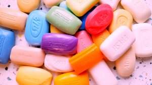 АСМР ШУРШАНИЕ. РАСКЛАДЫВАЮ ЯРКОЕ МЫЛО. ШУРШУ ОБЕРТКАМИ.