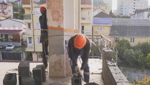 В доме на улице Тимирязева в Сочи восстанавливают квартиры после взрыва газа