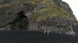 Вик. Чёрный пляж