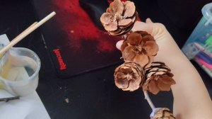 02-11-2025 делаю поделку из шишек, букет из шишек