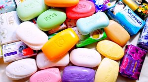 АСМР ШУРШАНИЕ. РАСКЛАДЫВАЮ ЯРКОЕ МЫЛО. ШУРШУ УПАКОВКОЙ!