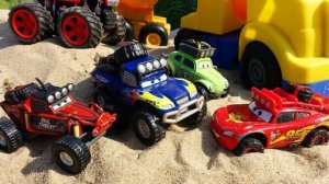 МУЛЬТИКИ ПРО МАШИНКИ 🚗  МАКВИН ЗАСТРЯЛ В ДИКОЙ ПУСТЫНЕ. ДРУЗЬЯ СПЕШАТ НА ПОДМОГУ 🫤🫤🫤