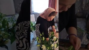 Купили зелень и добавили гипсофилу. Спаси Вас Господи.