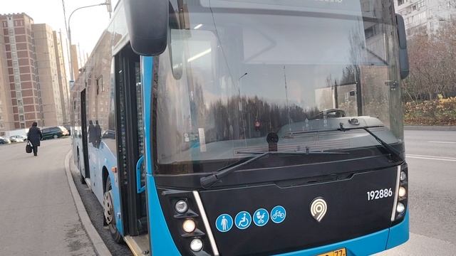 Автобус Нефаз 5299 борт 192886, маршрут 687