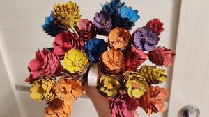 сделала букет из шишек