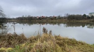 Обзор земельного участка у реки .