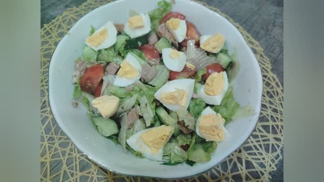 Салат с тунцом. видеорецепт.
