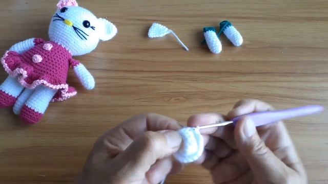 Кошечка крючком. ч. 1. Ручки хвостик , ушки и ножки. смотреть онлайн